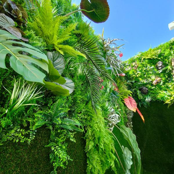 cesped vertical flor and design