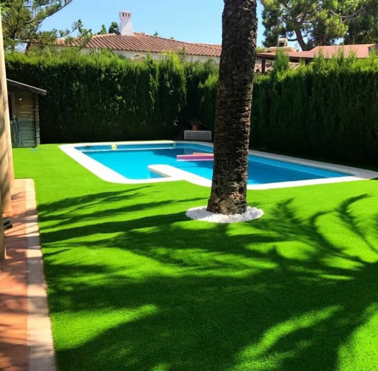 cesped residencial piscina gran palmera